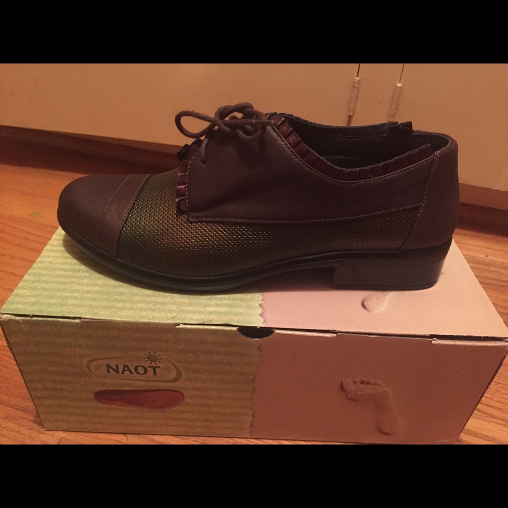 Naot Women's Two-Tone Olive Green and Brown Lace-Up Flats